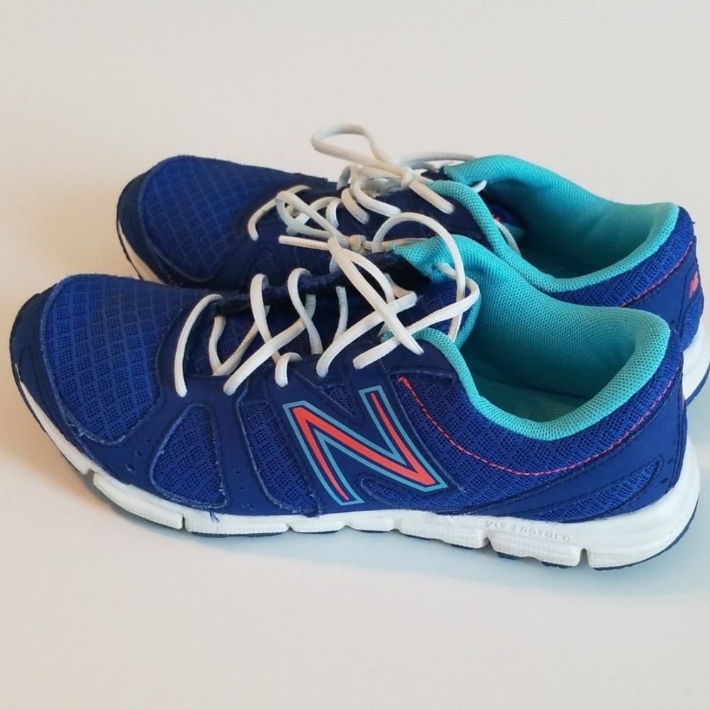 Royal blue New Balance tennis shoes